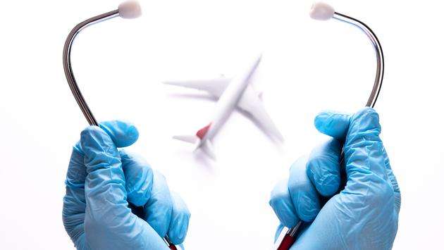 Med Students Help During Mid-Flight Medical Emergency